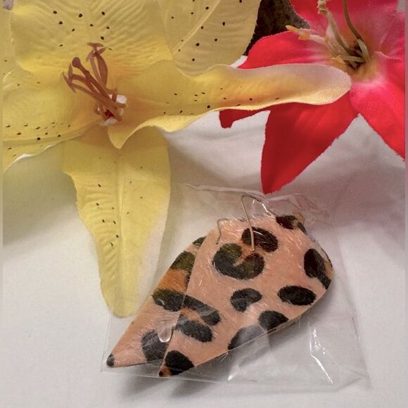 New! Never worn & never opened! Leopard earrings! - Picture 5 of 10